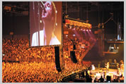 World–renowned Oasis performed to a packed audience at the high-energy Oasis – Live in HK! Show with an end-stage setting.
