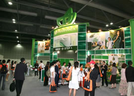 Flexible halls, adjacent to Arena, allowed 
delegates to move freely and quickly between 
the various events and activities.
