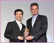 Mr Gary Chow, Managing Director, Commercial Group of PCCW Limited received "The Best Service Partner Award" in recognition of PCCW's outstanding performance at ITU TELECOM WORLD 2006.